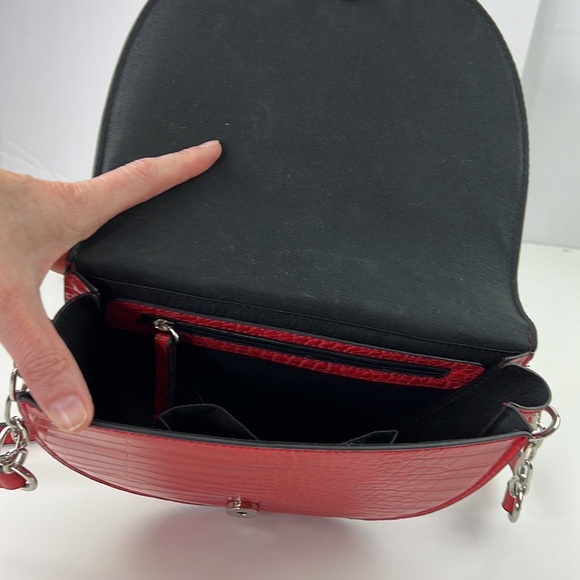 Faith vegan red handbag with detachable strap - Picture 2 of 11
